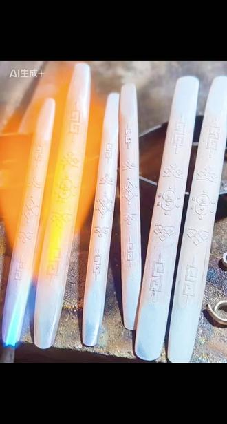 这款情侣戒指蒙古族传统图案,真的太有特色了!🔥💍手工制作的质感,戴上它仿佛能感受到蒙古族的文化魅力。#情侣戒指 #蒙古族传统图案