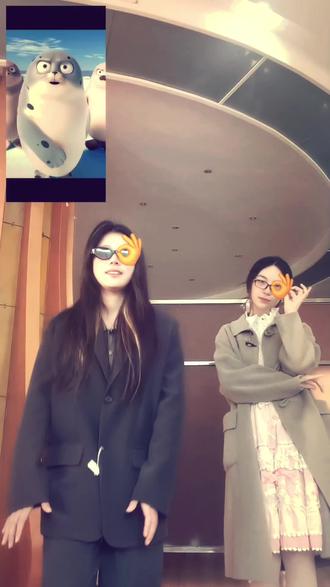 跟我一起piu piu 哈达@小雨转晴(看过两次陶喆sp2版
#海豹#姐妹合拍#舞蹈挑战#西装杀 #甜妹