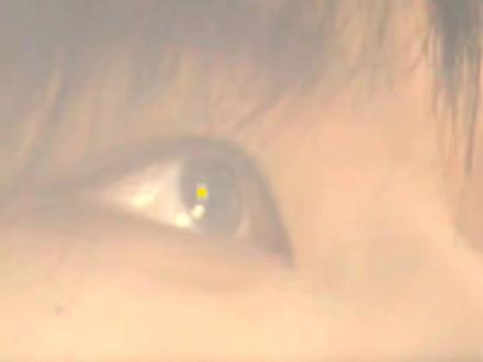 re这个#张子墨 生日的小片段时我对画面有了见解:列车可以看作万物,情绪,痛苦,喜悦等等,而列车穿过隧道也就以为着“允许万物穿过自己,允许万物不停留,允许它来,允许它离开”,并且热爱是一种支持;这个画面后,随之而来的是雪花被扬起,落下后是笑眯眯的zimo,能感到平静与幸福。万物穿过我后,我成为了我,我也还是我。这些意象的呈现很具象,转场也很妙!