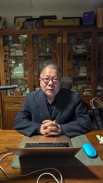 #水浒传 所呈现的庞大复杂江湖,处处体现着强者通吃的丛林法则。深度解读会发现,“仗义”“疏财”才是现实版的丹书铁券,拥有它们的顶级食物链上的少数人,宋江,柴进卢俊义,武松林冲鲁智深们……把复杂人性演绎得淋漓尽致。#读书 #细说水浒 #豆包 生图