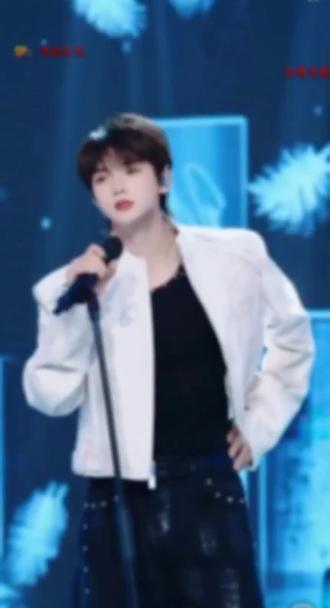 @昊艺💛星城12月24日13:30生日庆 #音乐分享 #先说爱的人为什么先离开 太好听啦#抖音美好惊喜夜 #抖音美好跨年季 #昊艺的圈子