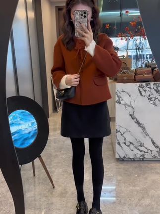 秋冬都去穿这条毛呢a字裙,自带内衬也不用担心走光,搭配各种上衣都好好看啊#韩系穿搭#半身裙#减龄气质 #藏肉显瘦穿搭#小个子穿搭