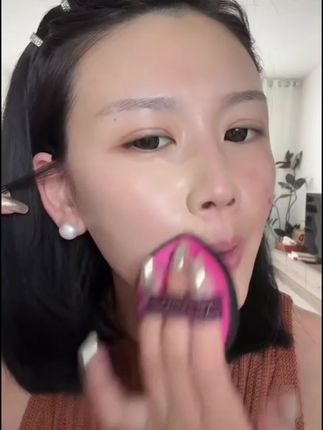悦色新品粉底强势来袭!不用定妆自带美白防晒的粉底,精致底妆一步到位!这妆效爱了爱了~#防水防汗不脱妆 #底妆 #美白防晒粉底液