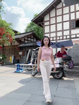 一万个美丽的未来,抵不上一个温柔的现在。