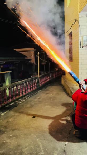 一家人的加特林,红红火火过新年!#这就是我美丽的家乡