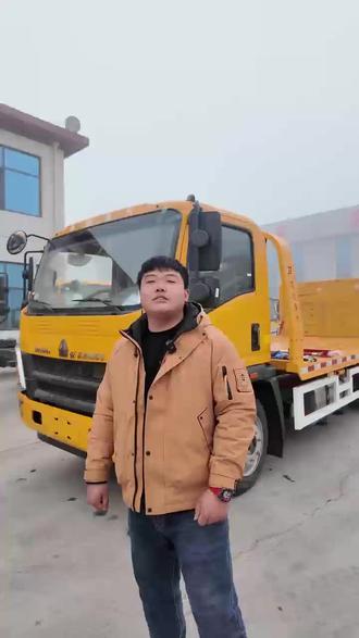 三米八轴距得重汽豪沃悍将,到底适合上什么板,来让小王给你解说。买清障车就来河北春洪找小王。😊😊😊