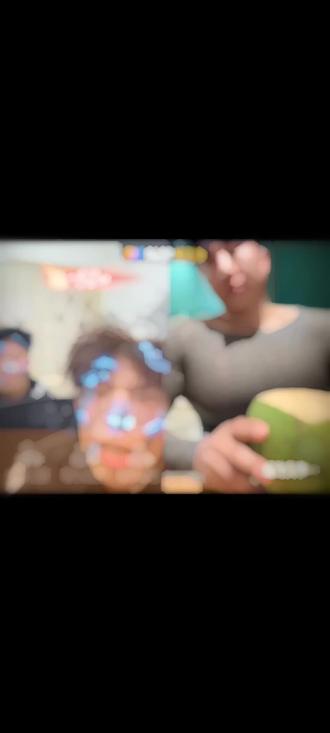 邱晨阳让李明轩展示椰汁#邱晨阳 #李明轩 #椰汁