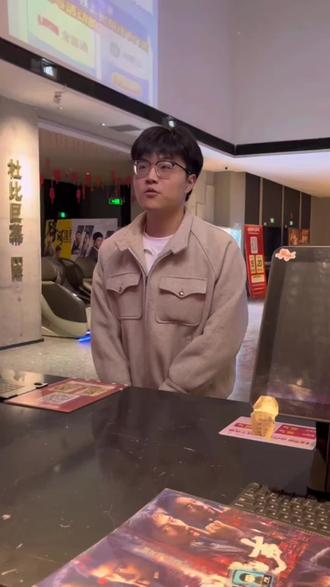 《惊蛰无声》专属观影福利来袭!官方定制周边限时派送,A3工艺海报、Q版角色身份证保护套,颜值与实用兼备,收藏党必冲!
领取方式:前往影城,打卡《惊蛰无声》观影并发布社交媒体(微博/小红书/朋友圈等),即可现场领取限定周边1份。数量有限,送完即止,先到先得,速来解锁你的专属周边!#惊蛰无声 #易烊千玺 #电影 #一起看电影 #天橙万汇影城