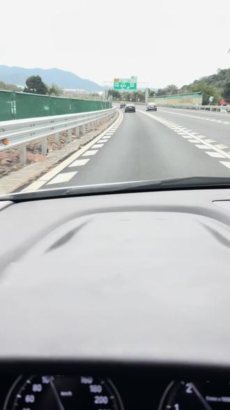挑战二广高速,下站南宁,龟速车靠右。