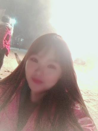 烟花起,照人间,举杯敬此年,对着烟花许愿,我要你永远快乐~😘😘 #烟花 #过年了过年了 #我要你永远快乐 #一家三口的小幸福 #有你在身边就很美