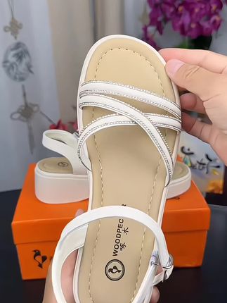 仙女门穿裙子裤子配上这双啄木鸟得凉鞋,真的很太舒服了,质量很好,#啄木鸟凉鞋 #仙女穿搭 #凉鞋