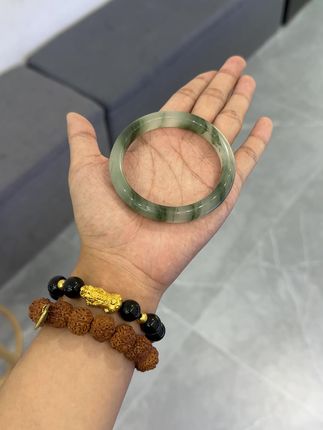 飘花玉镯 天然新疆金丝玉 冰透显白