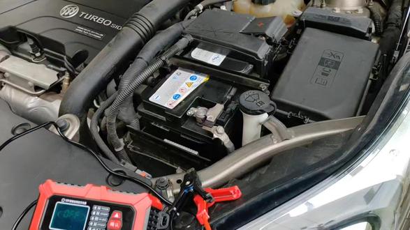 它既能精准检测电瓶的好坏,判断是否需要更换,还能给没电亏电的电瓶进行激活去疏化,让电瓶恢复正常状态!适用于各种汽车电瓶电动车电瓶等各种铅酸电池!#高性能实用工具#电瓶检测仪#电瓶充电#电瓶充电器#汽车好物