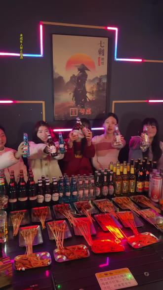 在合肥晚上不开心,就去七刺酒馆,一个人进,2个人出#拼桌社交小酒馆
#七刺酒馆
#合肥酒搭子#上热搜 #吃喝玩乐dou起来