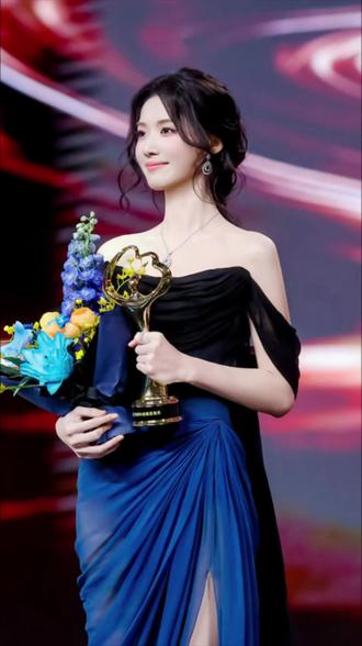 让我们再一下个故事重逢❤️#卢昱晓 @卢昱晓