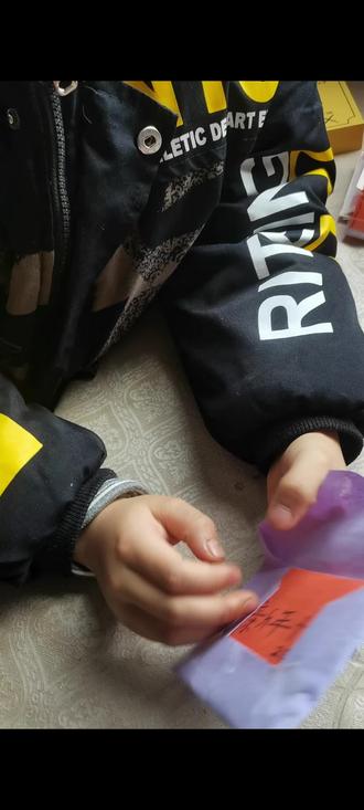 我的皮夹克真乖
知道今天给妈妈准备520
还亲手做的红包装好
还给我写上祝福语
妈妈希望你们健康快乐