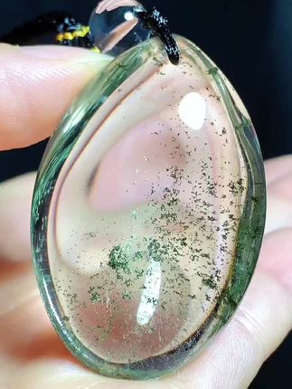 天然绿幽灵水晶吊坠满天星全包裹体!#珠宝首饰 #招财 #天然水晶 #绿幽灵 #满天星