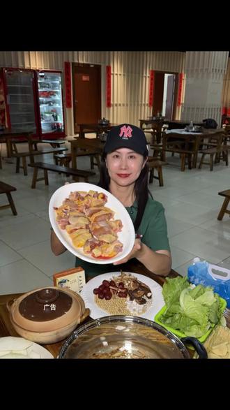 顺德很火的莫氏鸡煲!开到我大南宁啦!皮脆肉香的大线鸡等你来尝!新店开业真的好划算,大家都过来尝鲜!#莫氏鸡煲 #鸡煲 #土鸡火锅