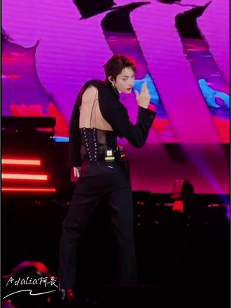 从巡演第一场就期待看到的《Scandle》终于让我在大连看到了@木子洋KWIN 哥哥,这个Scandle太顶了#直拍 #Oner狂欢巡演日记 #oner巡回演唱会 #木子洋