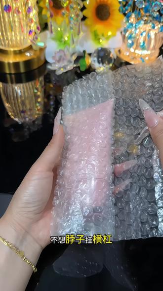 要是经常低头看手机玩电脑的,美颈霜你一定要试试,我自从用了这款#eLL多肽胶原美颈霜,我脖子的状态真的好多了#美颈霜#精致女人必备
