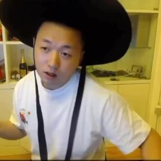 五年前的今天,我也觉得自己是意气风发的少年。 然而野狗不需要墓碑。#自我调侃 #痛,太痛了 #药水哥