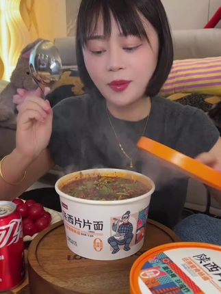#妈呀太香了 #陕西美食 #片片面 #油泼辣子 #泡面推荐