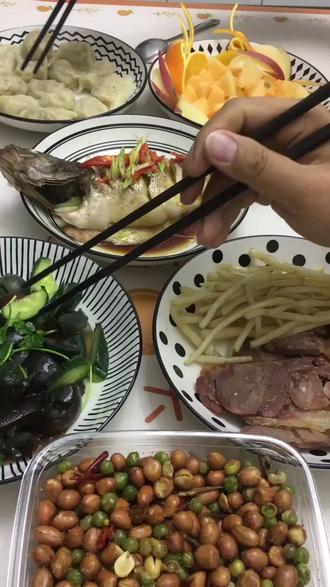 你们过年吃饺子里面放钢镚🪙吗?
#过年的快乐当然是吃吃吃 #过年吃出好运来 #吃饺子吃到硬币 #吃饺子喽