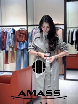 一件好面料好版型的风衣🧥 才能让你穿上颜值加分 气质翻倍#阿玛施 #阿玛施风衣 #中长外套 @DOU+上热门 @抖音小助手 @DOU+小助手