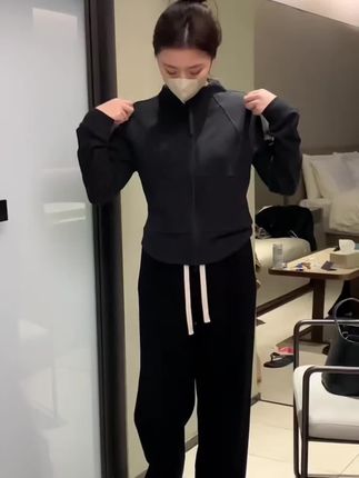 #休闲裤 #休闲减龄穿搭 #简约穿搭 #百搭神裤