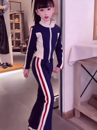 女童套装运动洋气韩版休闲风针织时尚拉链儿童显瘦修身春秋秋季#酷女孩穿搭 #女童套装 #早秋穿搭 #女童秋季穿搭攻略 #运动休闲套装 @DOU+上热门 @DOU+小助手