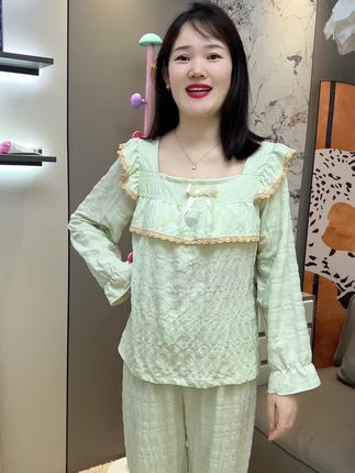 才发现云朵棉的睡衣这么舒服,柔柔软软的穿着太细腻舒服了,最主要版型还是可可爱爱甜美的#宅家睡衣秀 #舒适家居服 #睡衣控 #睡衣穿搭 #家居服套装