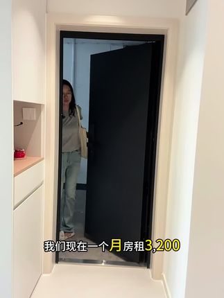 我老公说房租房贷压力太大,准备过个20来天就搬家了,怕甲醛对 孩子不好,就去买了这种快速除甲醛的光触媒,每天喷一喷柜子抽屉这些密闭的地方,可以快速除醛入住#装修 #新家装修 #装修日记vlog #除甲醛除异味 #快速入住