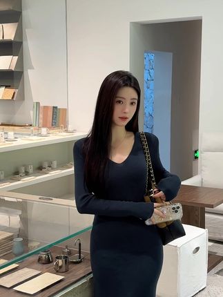 又是一个秋带走了夏天的风~ #ootd #每日穿搭 #时髦精 #连衣裙 #今日穿搭