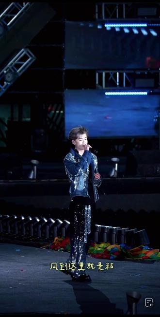 简直帅到发光!!(一曲江南梦回那年线下)#刘佳梁 #刘佳梁线下 #刘佳梁唱歌 #万岁山武侠城 #把爱留在万岁山