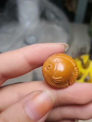 杏核雕刻小鱼鱼#核雕 #手工雕刻