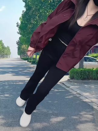 小个子冲锋衣#冲锋衣 #穿搭 #女装 #谁穿谁好看 #洋气减龄