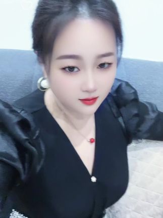 “遇见是天意,错过也是。翻篇了,就不讲对错了,得之,我幸,不得,我命,相遇总有原因,不是恩赐就是教训。无话不说是曾经,无话可说是结局,远的从来都不是距离,远的是人心,是权衡利弊…”要学会自己消化