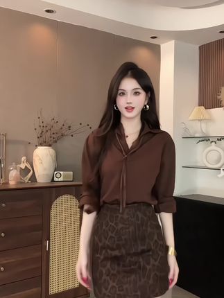 重要的不是什么都拥有,而是想要的恰好在身边。#女人味穿搭 #今天穿什么 #时髦穿搭 #轻奢气质 #套装穿搭