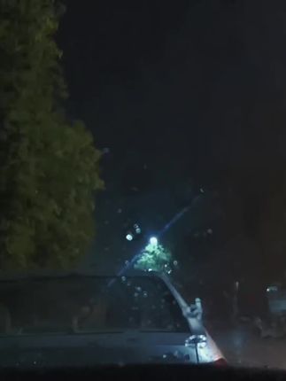你一定要时刻提醒自己,别忘了那些大雨滂沱的日子,你没有伞奔跑的样子#夜景