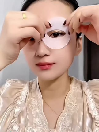 要想不显老,那么眼睛就得保养好,只要你#松松垮垮 看起来显老的你就赶紧去试试#眼膜 每天贴一贴改善眼周