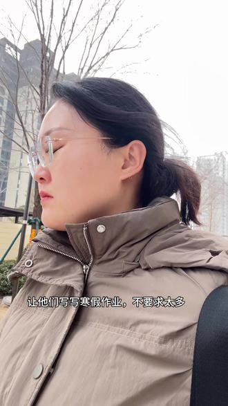 #教师日常 |寒假倒计时,上午带娃一周体检,谁家孩子快一周了还没17斤呢,哦哦,原来我家的~#往届毕业生 被学生看望,聊聊学生的近况,当老师的意义体现了~