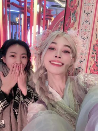 一秒都不用剪的视频出来了
邰老板真是的一句话都不让你掉地上@邰老板! #邰老板 #邰老板红衣哥哥 #天津欢乐谷 #天津欢乐谷最帅npc #天津欢乐谷冰雪节