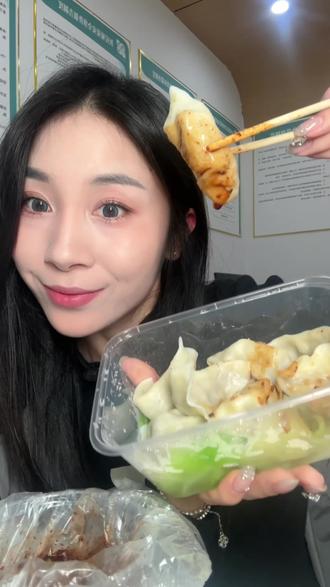 冬至就得吃热乎乎的饺子#美团外卖冬至领半价神劵 #美团外卖急送到家 #冬至 #美团外卖