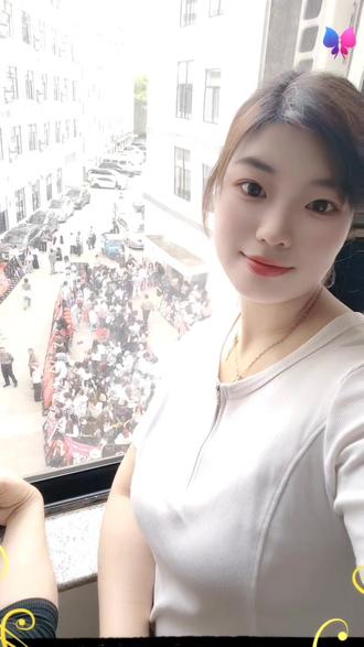 《归鸾》主演张凌赫,林允,进妆中,粉丝追星现场。