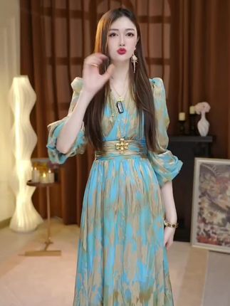#优雅气质 #温柔穿搭 #穿出高级感 #美爆了 #连衣裙分享