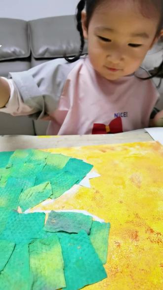 创意美术3岁➕《喷火恐龙》 今天画一只超霸气的喷火恐龙!大大的身体、锋利的爪子,再加上红红的火焰,简单又好看,跟着我一起画起来吧~#真实生活分享计划 #幼儿手工 #创意手工 #儿童绘画创作分享 #亲子手工