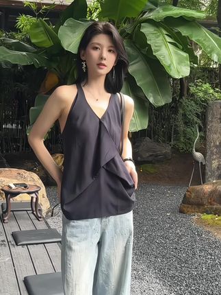 不依赖 不寄托 无畏也无谓,#穿搭 #清冷系穿搭