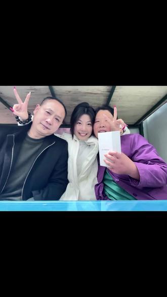 这才是情人节该发的 祝爸爸 妈妈 情人节快乐 这就是我赚钱的意义(ง •̀_•́)ง#赚钱的意义 #给爸爸妈妈的惊喜 #生活服务热点中心 #父母 #爸爸妈妈