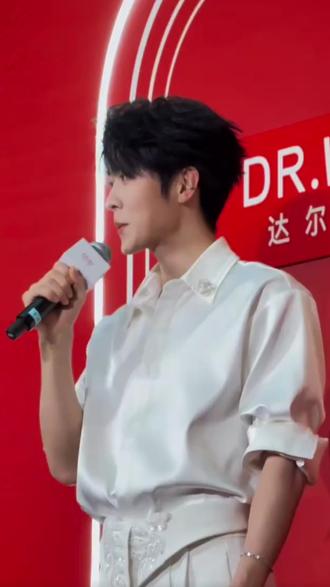 2026达尔夫x卡戎品牌线下活动出席嘉宾~短剧演员~卡戎现场活动直拍视频#舞台就是他的主场 #一起为偶像打call #追星打call #卡戎 #达尔夫