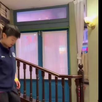 今晚晚宴,明天开打,别说莎莎签位挺硬,国乒扎堆上半区#乒乓球 #新加坡大满贯晚宴 #王楚钦